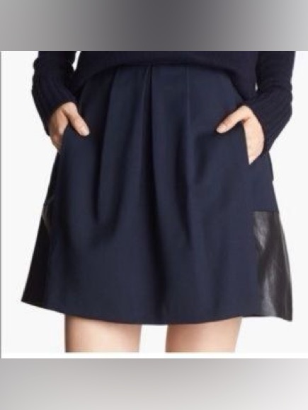 Vince Navy Pleated Mini Skirt With Leather Side Panels Size 4